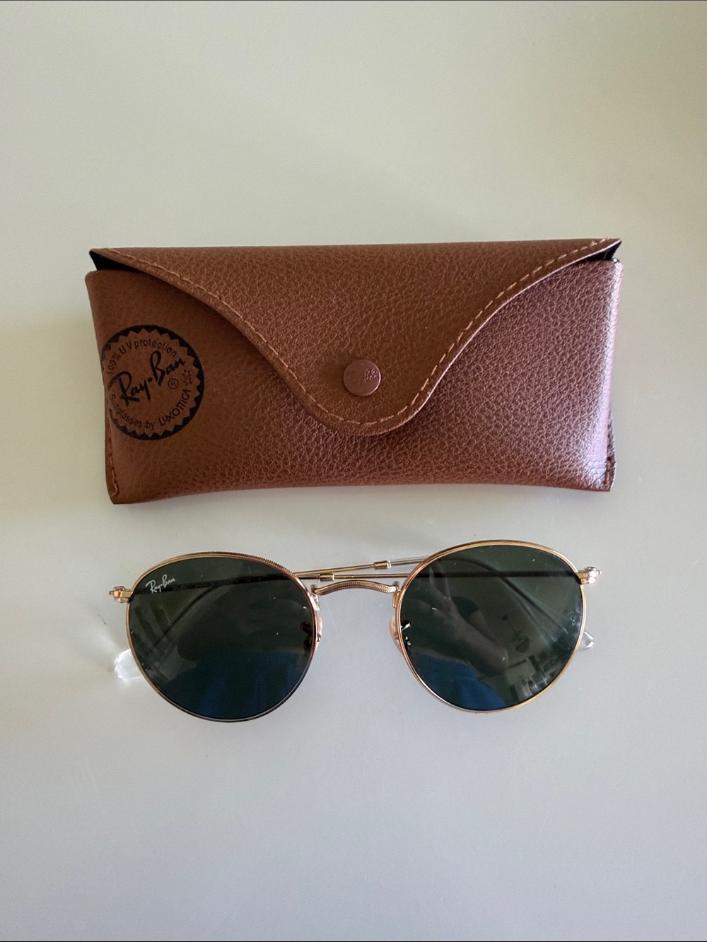 Ray-Ban Round Metal Sunglasses in Gold and Brown Case
